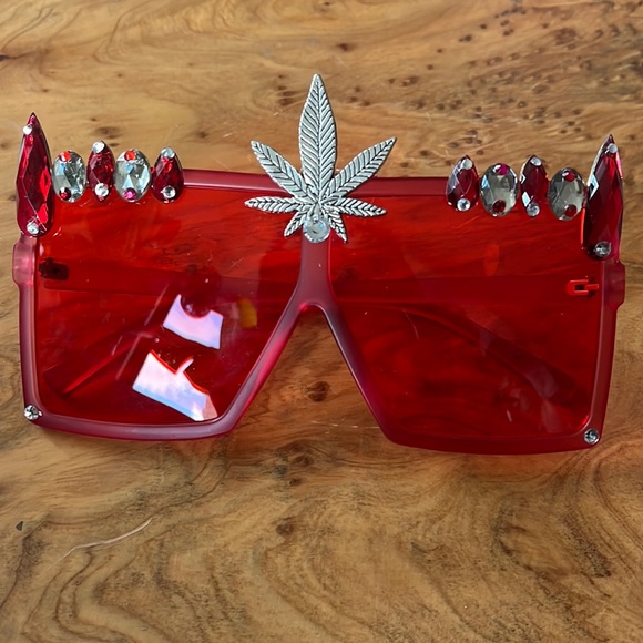 Accessories - Red square sunglasses with silver weed leaf and red gemstones